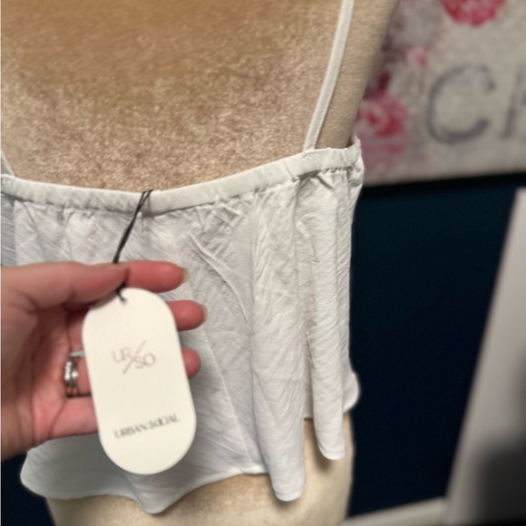 Urban Social White Cropped Flowy Women's Tank Top M 2 for 20 - Picture 5 of 6